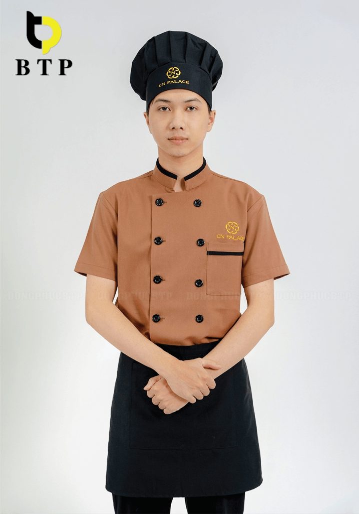 Đồng phục bếp với thiết kế theo phong cách của nhà hàng.