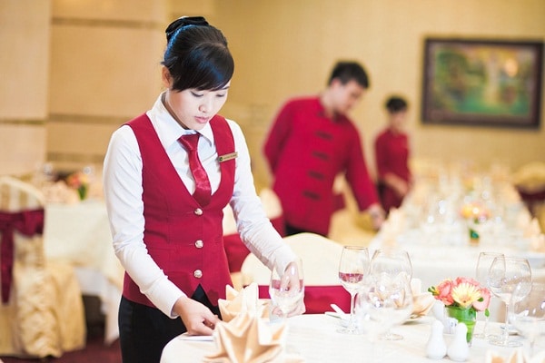 4 lưu ý khi đặt may đồng phục phục vụ nhà hàng tiệc cưới 5 đồng phục phục vụ nhà hàng tiệc cưới