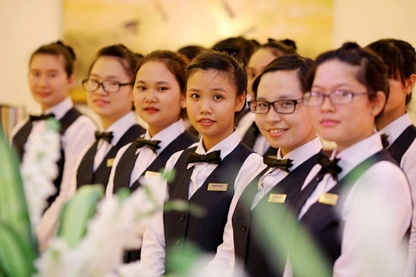 4 lưu ý khi đặt may đồng phục phục vụ nhà hàng tiệc cưới 1 Đồng phục phục vụ nhà hàng tiệc cưới