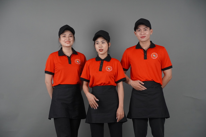 Mẫu đồng phục đẹp hiện đại dành cho nhân viên thu ngân quán cafe