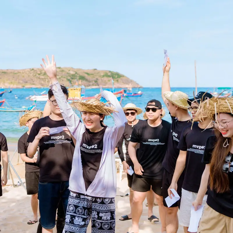 Áo thun teambuilding thường có thiết kế đồng nhất về màu sắc, kiểu dáng Áo thun teambuilding