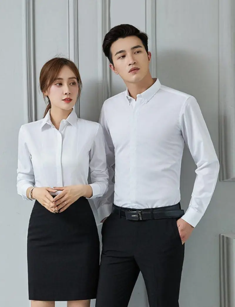 Phối chân váy đồng phục với áo sơ mi