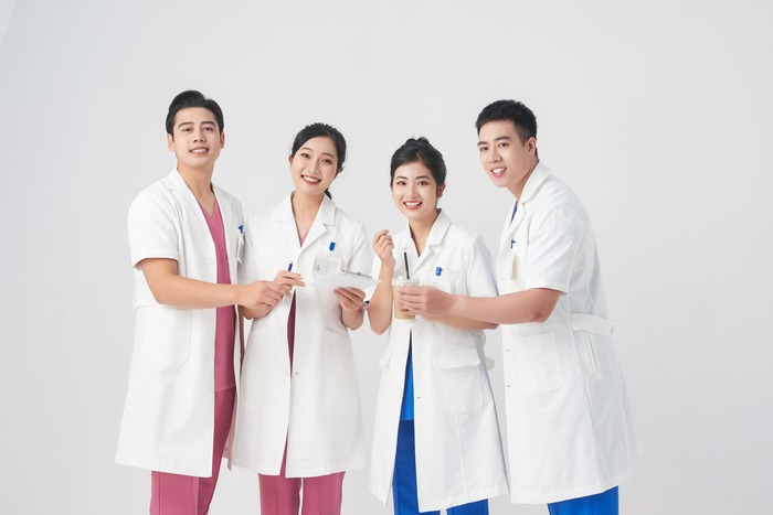 Mẫu áo Blouse ngắn tay vô cùng năng động, tinh tế, cuốn hút Mẫu áo Blouse ngắn tay