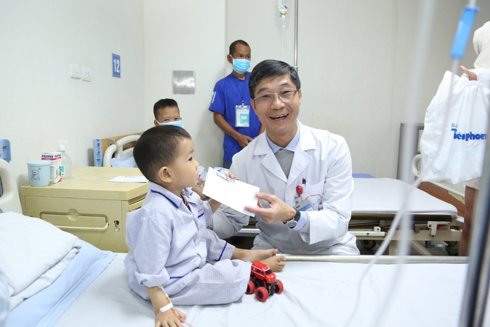 Mẫu mã vừa vặn với những bệnh nhân nhi đồng Đồng phục bệnh nhân nhi đồng