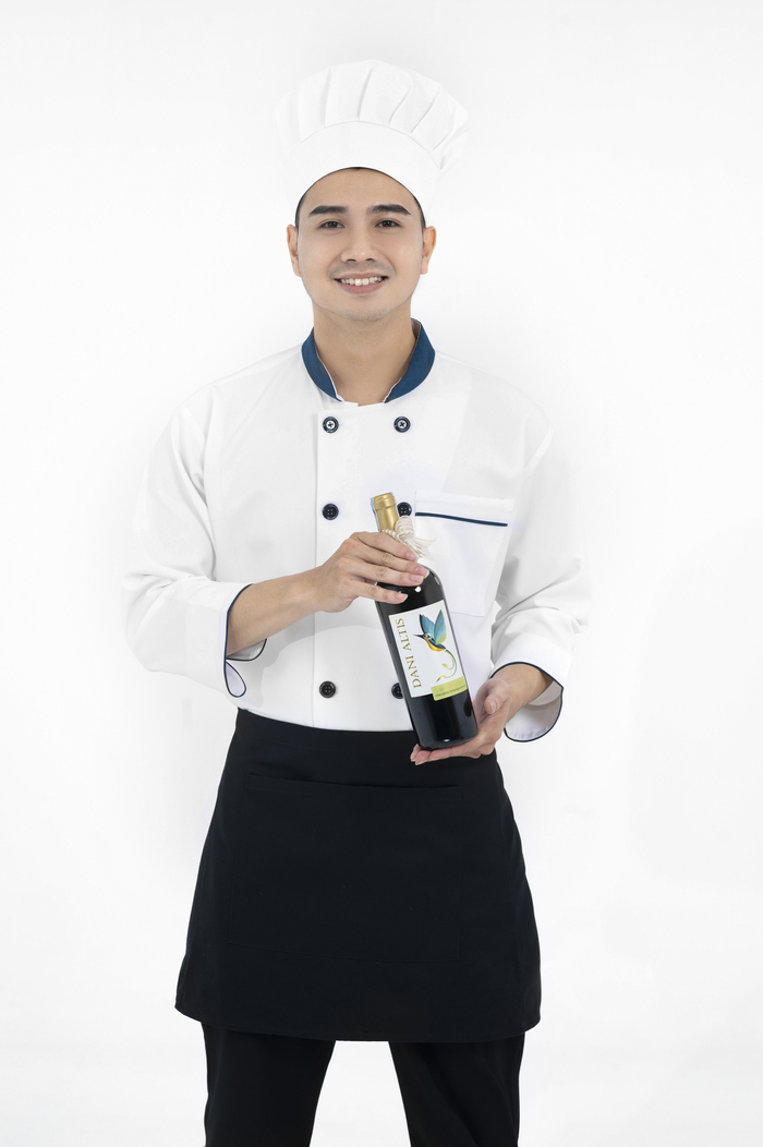 Các loại đồng phục đầu bếp giúp phân biệt được vị trí bếp trưởng và phụ bếp Phân biệt đồng phục đầu bếp