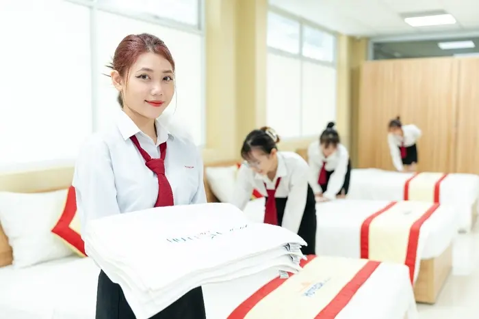 Đồng phục buồng phòng là thiết kế đầy chuyện nghiệp trong năm Đồng phục buồng phòng