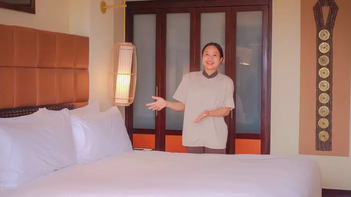 Điểm nhấn đường may tinh tế ở đồng phục phong cách Trung Hoa đồng phục phong cách Trung Hoa