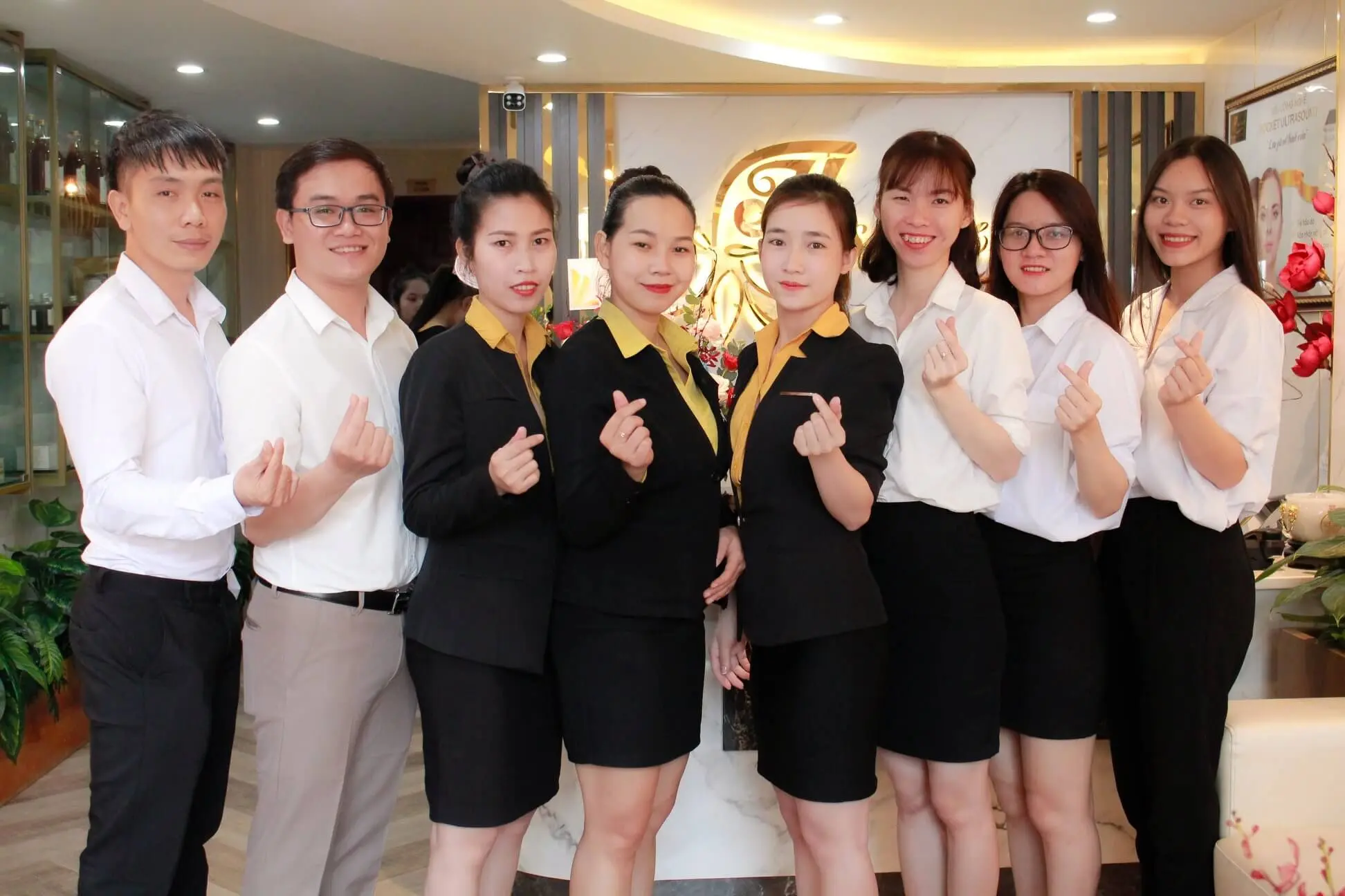 đồng phục lễ tân