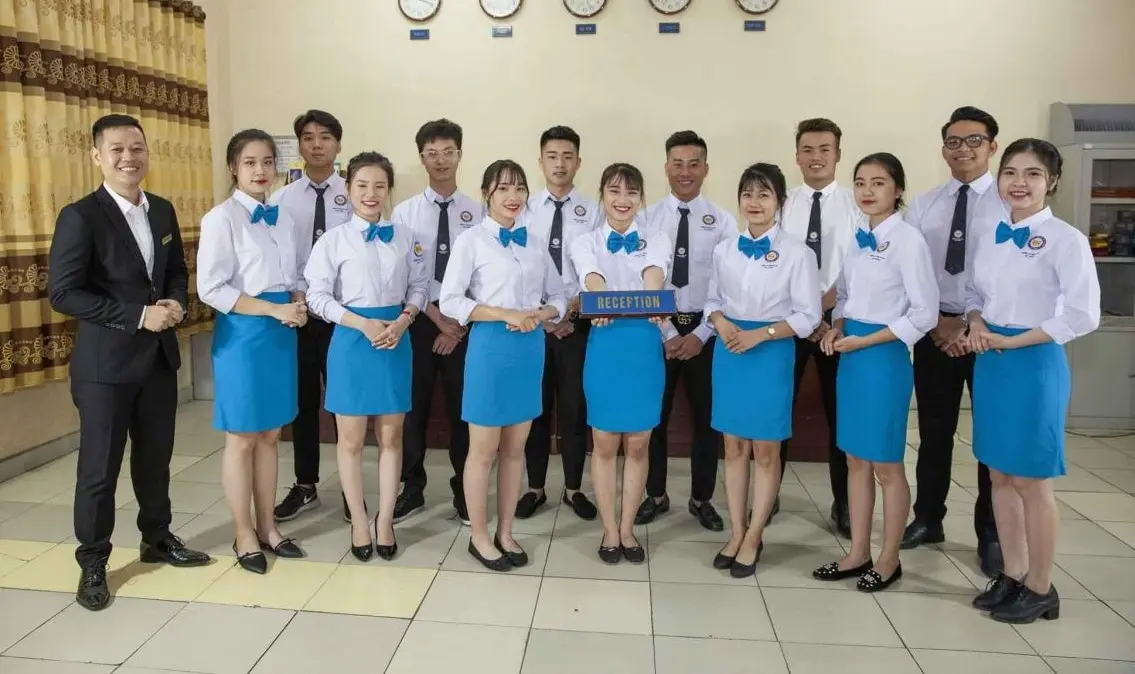 mẫu đồng phục lễ tân khách sạn