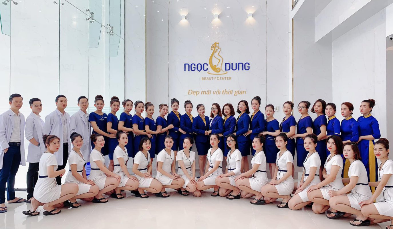 Trang phục đầm liền cho lễ tân cực kỳ nữ tính, sang trọng đồng phục lễ tân spa đẹp