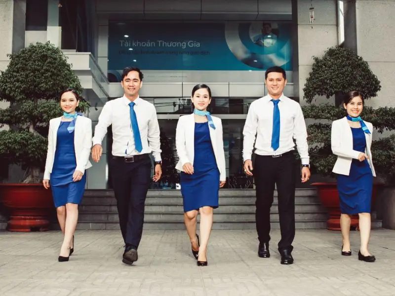 Đồng phục ngân hàng đóng vai trò then chốt trong việc xây dựng hình ảnh chuyên nghiệp Đồng phục ngân hàng xây dựng hình ảnh chuyên nghiệp