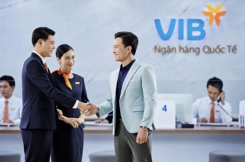 Đồng phục VIB chọn tông màu xanh pha cam nổi bật Đồng phục ngân hàng VIB