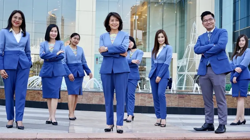 Đồng phục kiểm soát viên được thiết kế phù hợp với tính chất công việc thường xuyên họp hành, làm việc với lãnh đạo cấp cao Đồng phục kiểm soát viên ngân hàng