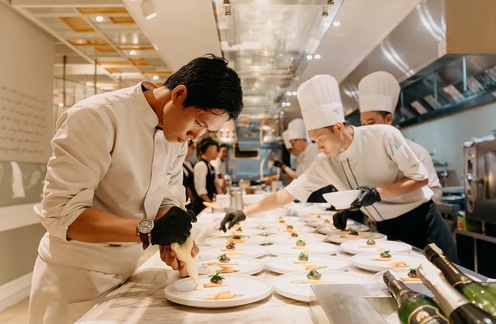 Cần lưu ý chi tiết chất lượng vải khi chọn lựa các mẫu đồng phục bếp Cần lưu ý chi tiết chất lượng vải