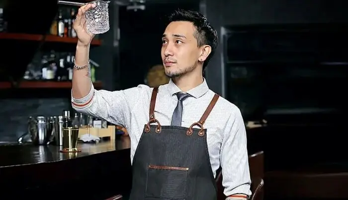 Trang phục pha chế dáng ôm