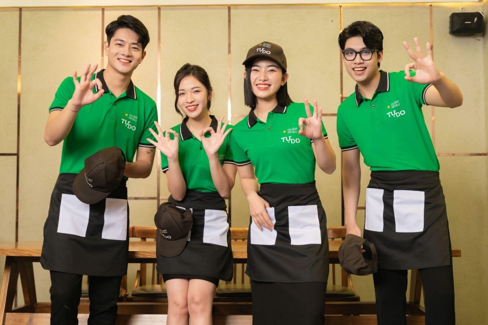 Lựa chọn trang phục gần gũi với bản sắc dân tộc ở nhà hàng phở đồng phục phục vụ bàn cho quán phở