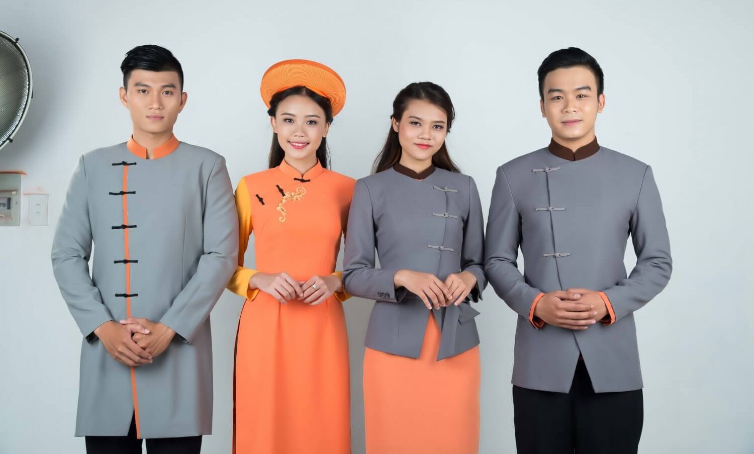 Kế thừa văn hóa Huế với trang phục áo dài truyền thống đồng phục phục vụ nhà hàng món huế