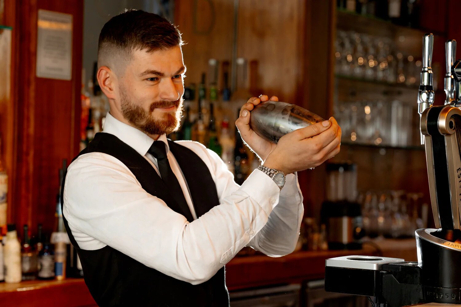 Tham khảo item gợi ý cho nhân viên bartender Đồng phục phục vụ cho bartender