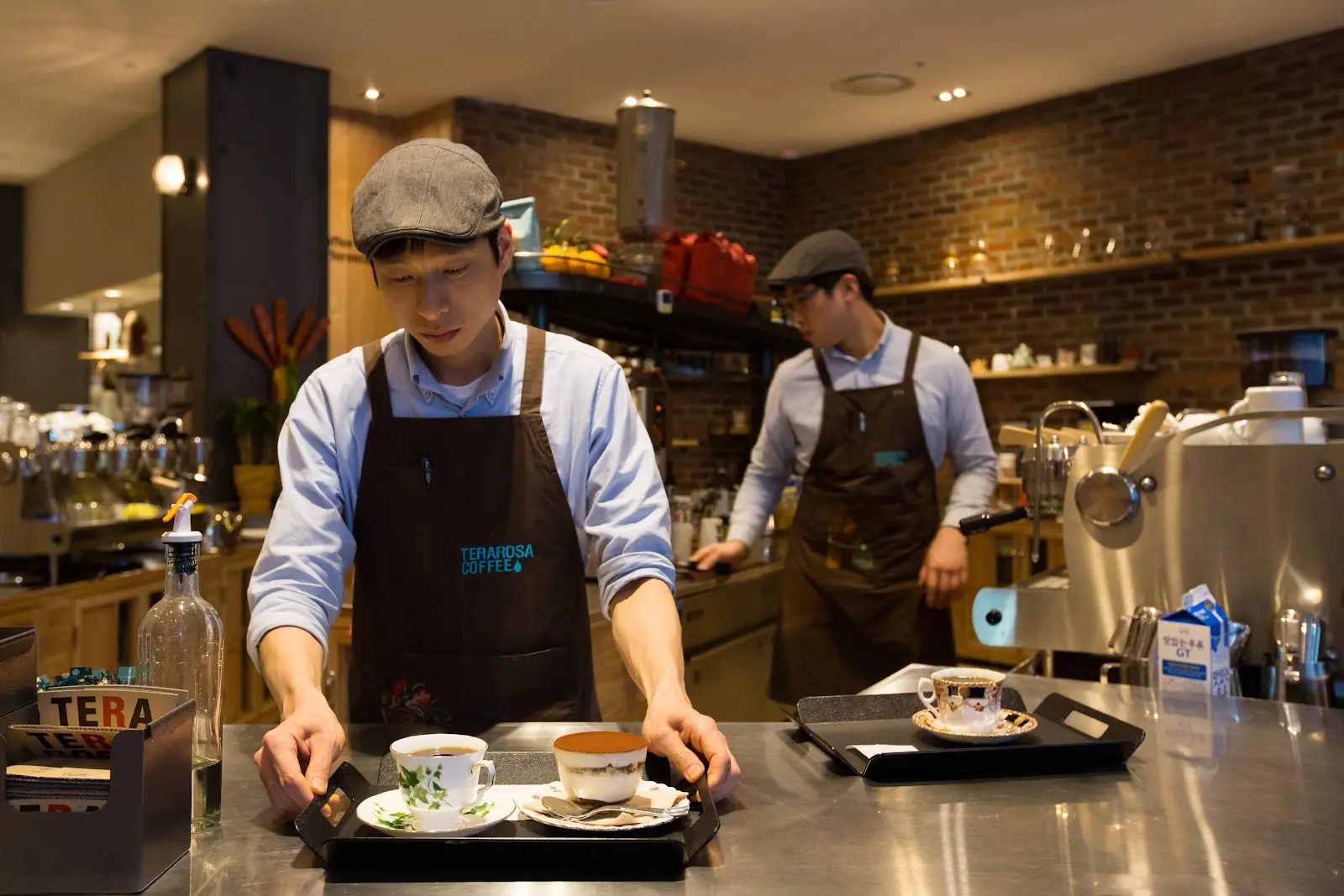 đồng phục phục vụ nhà hàng