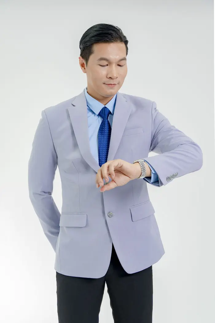 Chọn lựa các loại phụ kiện đi kèm tạo điểm nhấn cho đồng phục quản lý Chọn lựa các loại phụ kiện đi kèm