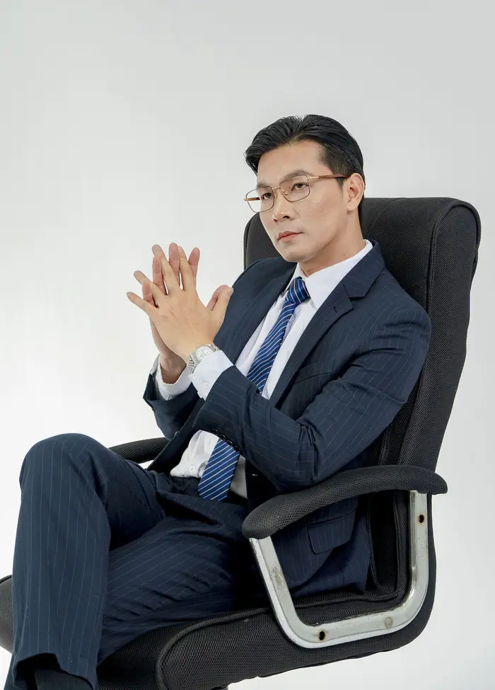 Đồng phục cho nhân viên quản lý chuyên nghiệp, sang trọng và đẳng cấp Đồng phục cho nhân viên quản lý