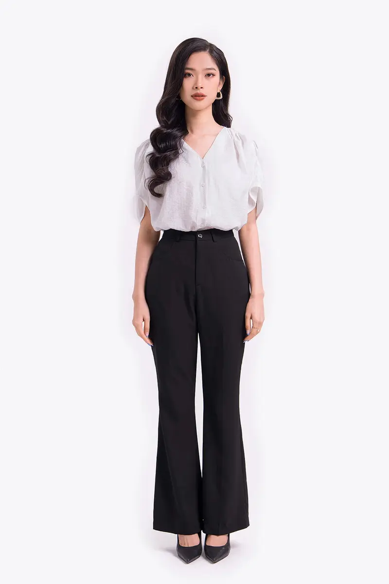 Tay cánh tiên tạo hiệu ứng bồng bềnh, nhẹ nhàng, giúp người mặc trông thanh thoát và nữ tính hơn Đồng phục sơ mi nữ tay cánh tiên