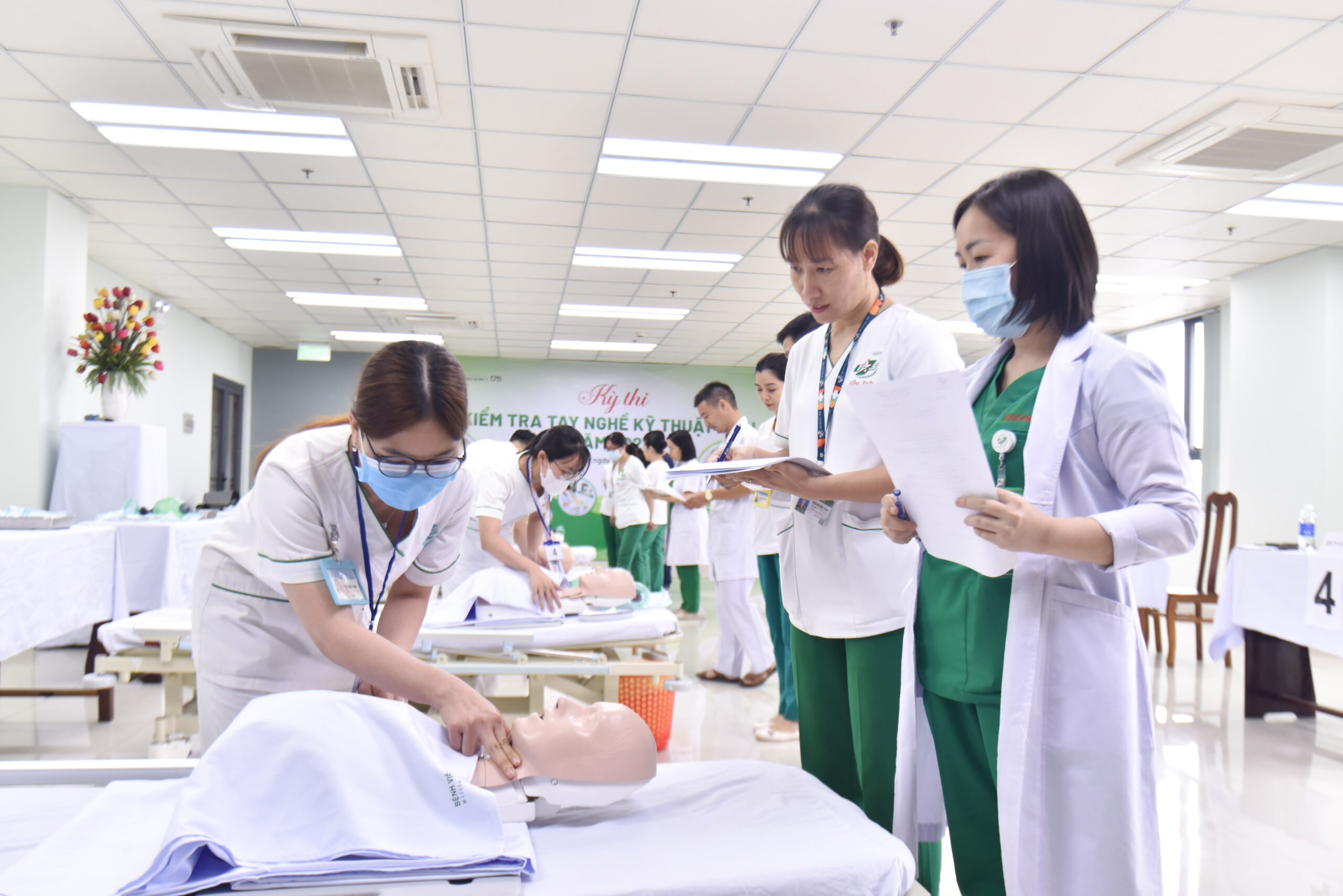 Chất liệu vải của đồng phục kỹ thuật viên cần ưu tiên dày dặn Đồng phục cho kỹ thuật viên